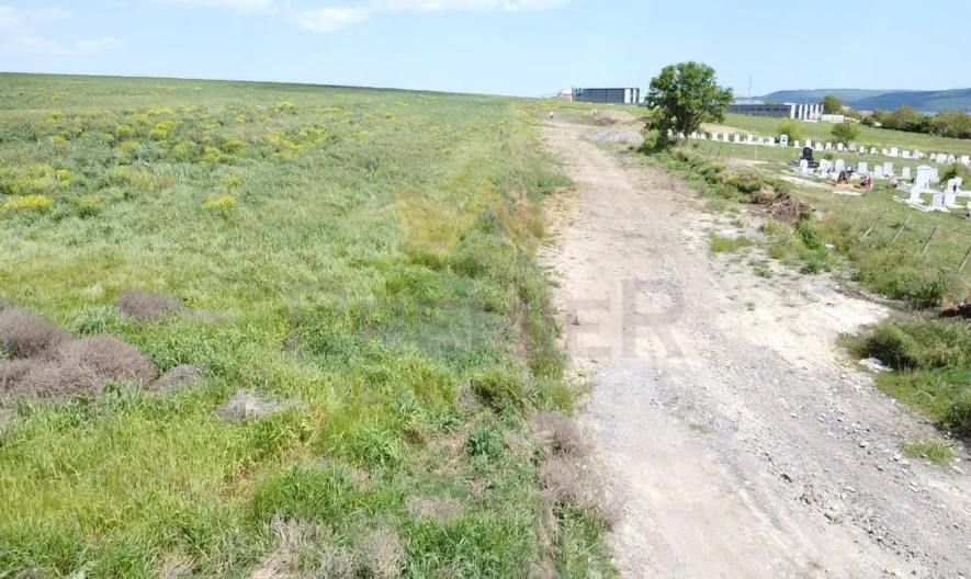IPARI TEVÉKENYSÉGRE SZÁNT TELEK 10000 m2, RENDEZÉSI TERVVEL, - - snimka 1 - Imoti Premier
