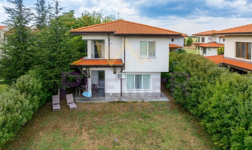 ИЗКЛЮЧИТЕЛНА КЪЩА С РЗП 139 КВ.М. НА САМОТО ЕЗЕРО – GREEN QUARTER, LIGHTHOUSE GOLF & SPA RESORT -  - снимка 3 - Имоти Премиер