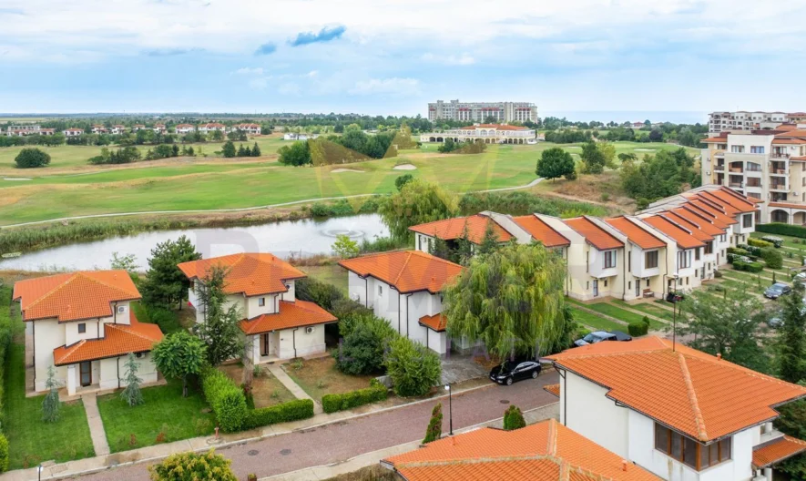 ИЗКЛЮЧИТЕЛНА КЪЩА С РЗП 139 КВ.М. НА САМОТО ЕЗЕРО – GREEN QUARTER, LIGHTHOUSE GOLF & SPA RESORT -  - снимка 7 - Имоти Премиер