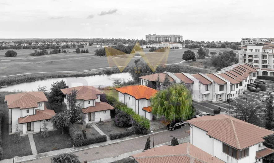 ИЗКЛЮЧИТЕЛНА КЪЩА С РЗП 139 КВ.М. НА САМОТО ЕЗЕРО – GREEN QUARTER, LIGHTHOUSE GOLF & SPA RESORT -  - снимка 8 - Имоти Премиер