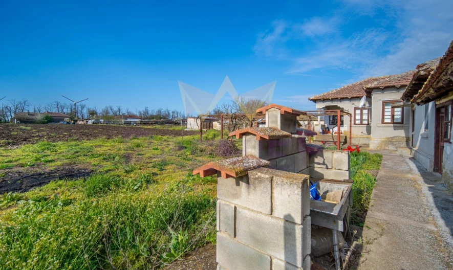 Къща (105 кв.м.) с двор (2514 кв.м.) в с. Селце, общ. Каварна, обл. Добрич. -  - снимка 14 - Имоти Премиер