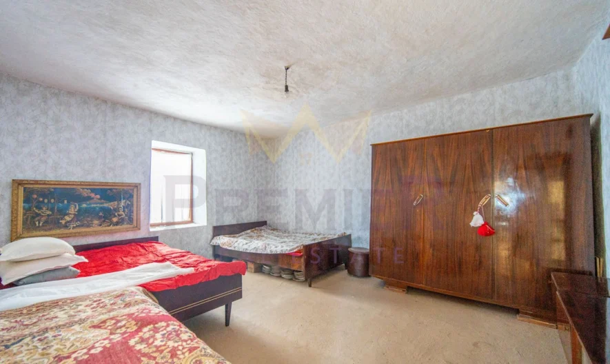 Къща (105 кв.м.) с двор (2514 кв.м.) в с. Селце, общ. Каварна, обл. Добрич. -  - снимка 4 - Имоти Премиер