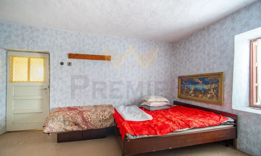 Къща (105 кв.м.) с двор (2514 кв.м.) в с. Селце, общ. Каварна, обл. Добрич. -  - снимка 5 - Имоти Премиер