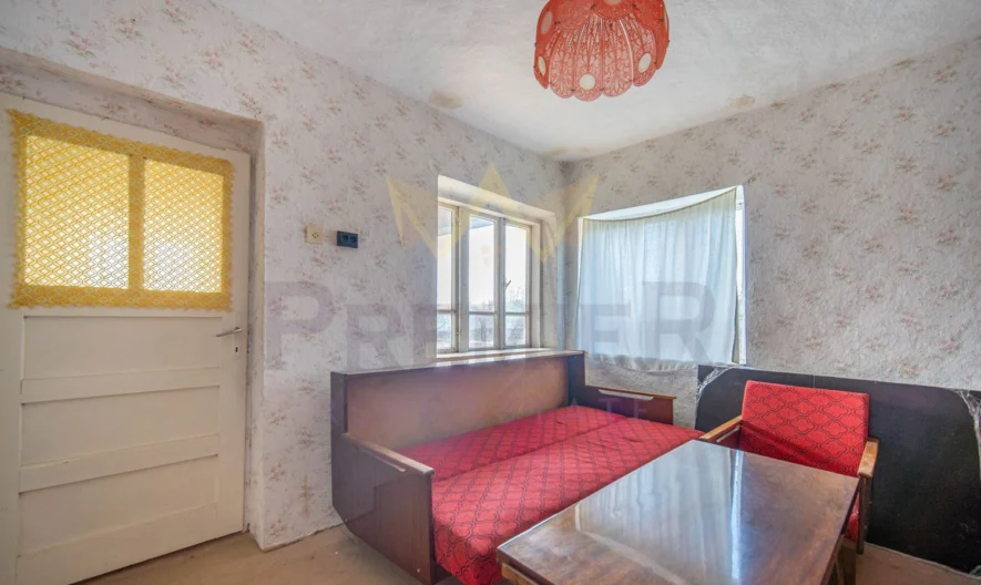 Къща (105 кв.м.) с двор (2514 кв.м.) в с. Селце, общ. Каварна, обл. Добрич. -  - снимка 6 - Имоти Премиер