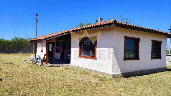 Къща (130кв.м.) с просторен двор (1000кв.м.) в с. Селце, област Добрич. -  - снимка 1 - Имоти Премиер