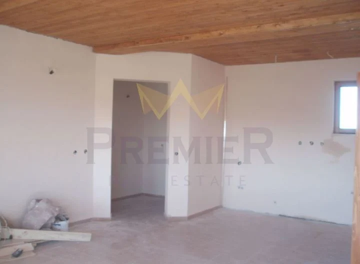 Къща (130кв.м.) с просторен двор (1000кв.м.) в с. Селце, област Добрич. -  - снимка 4 - Имоти Премиер