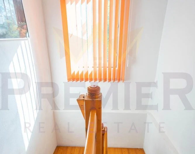 Къща - - снимка 8 - Имоти Премиер