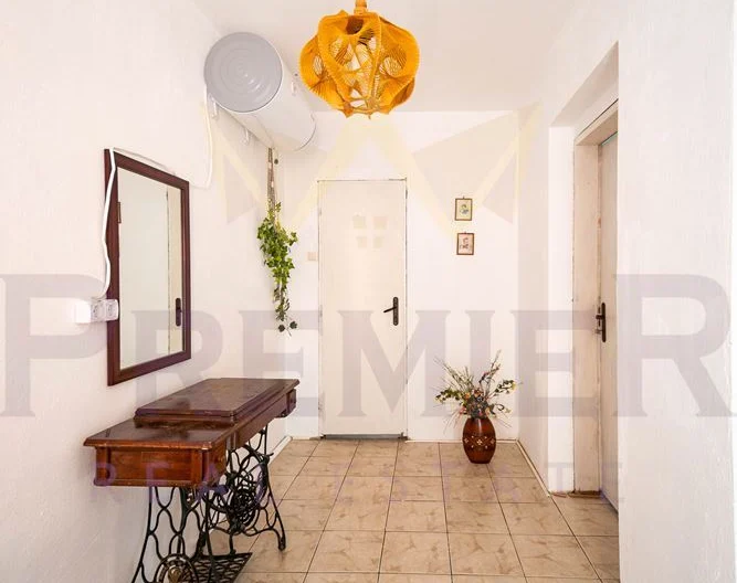 Къща - - снимка 8 - Имоти Премиер