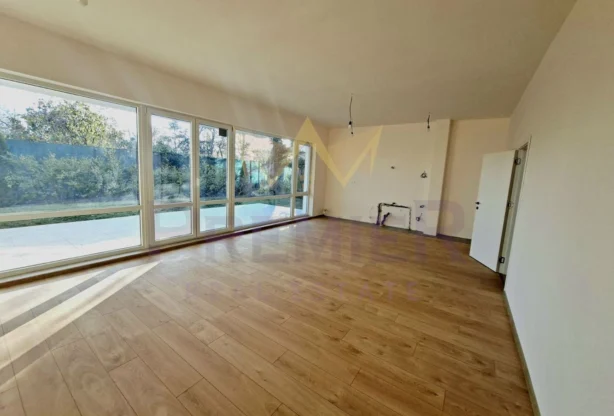 Обява за имот 1108913, Площ: 210 м<sup>2</sup>, Цена: 550000 EUR - Къщи Варна