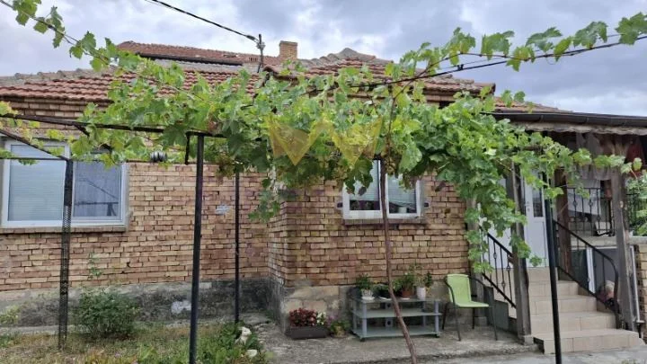 Къща гр. Аксаково. обл. Варна -  - снимка 14 - Имоти Премиер