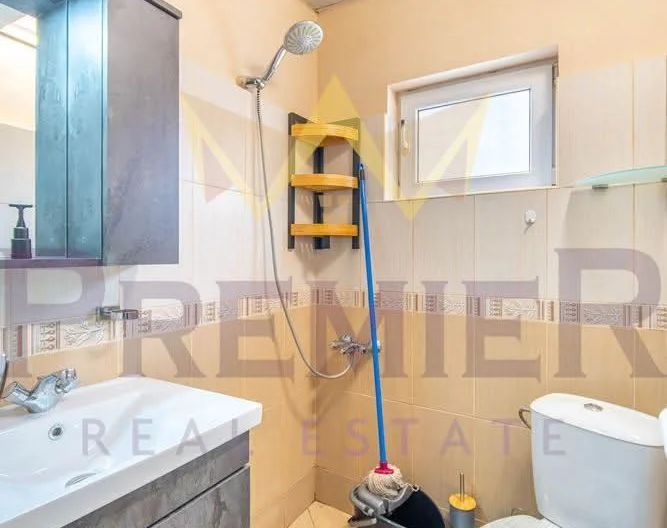 КЪЩА, КОЛХОЗЕН ПАЗАР -  - снимка 14 - Имоти Премиер