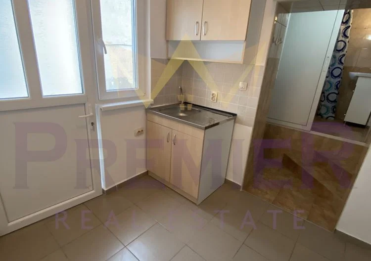 КЪЩА, КОЛХОЗЕН ПАЗАР -  - снимка 4 - Имоти Премиер