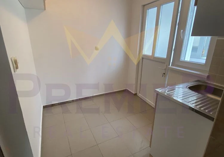 КЪЩА, КОЛХОЗЕН ПАЗАР -  - снимка 6 - Имоти Премиер