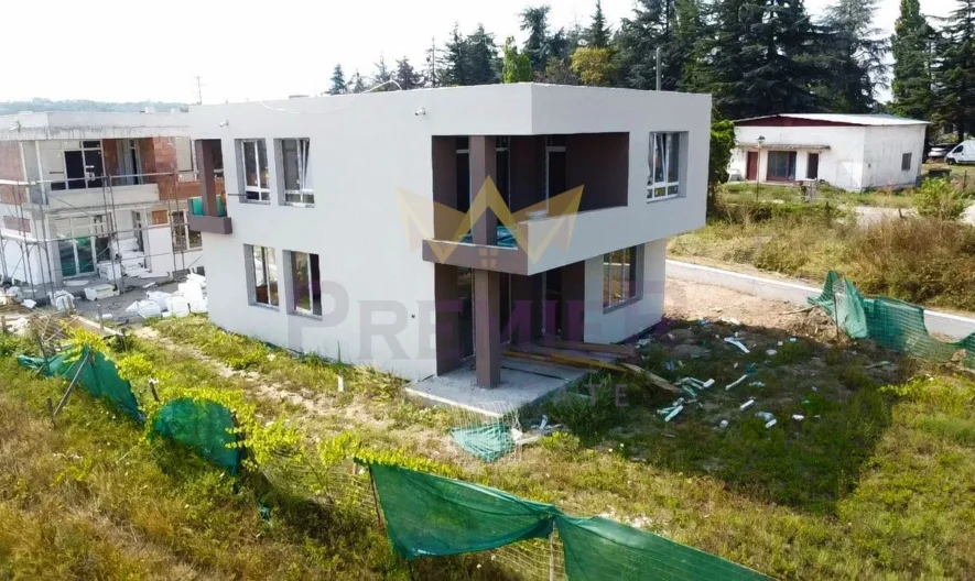 КЪЩА м-т Боровец-ЮГ на цената на тристаен -  - снимка 1 - Имоти Премиер