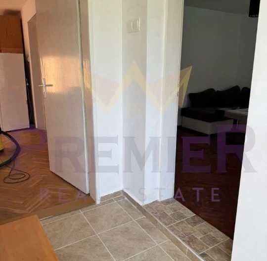 КЪЩА, М-Т СВЕТИ НИКОЛА -  - снимка 9 - Имоти Премиер