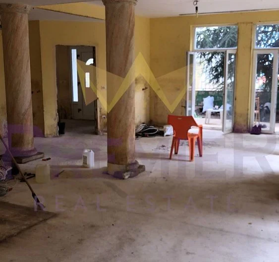 Къща на три етажа с двор и четири паркоместа кв.Виница - - снимка 11 - Имоти Премиер