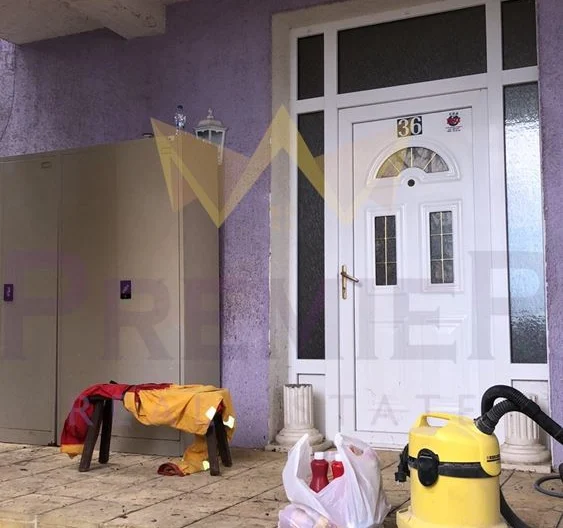 Къща на три етажа с двор и четири паркоместа кв.Виница - - снимка 12 - Имоти Премиер