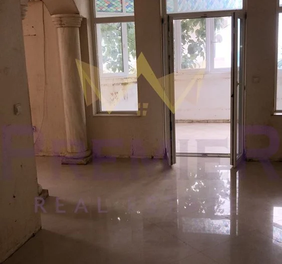 Къща на три етажа с двор и четири паркоместа кв.Виница - - снимка 13 - Имоти Премиер