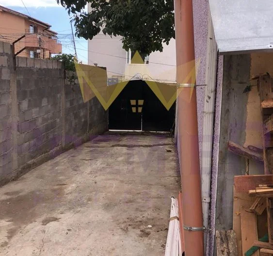 Къща на три етажа с двор и четири паркоместа кв.Виница - - снимка 14 - Имоти Премиер