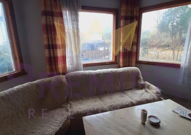 Къща на три етажа с.Долище - - снимка 13 - Имоти Премиер