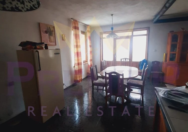 Къща на три етажа с.Долище - - снимка 14 - Имоти Премиер