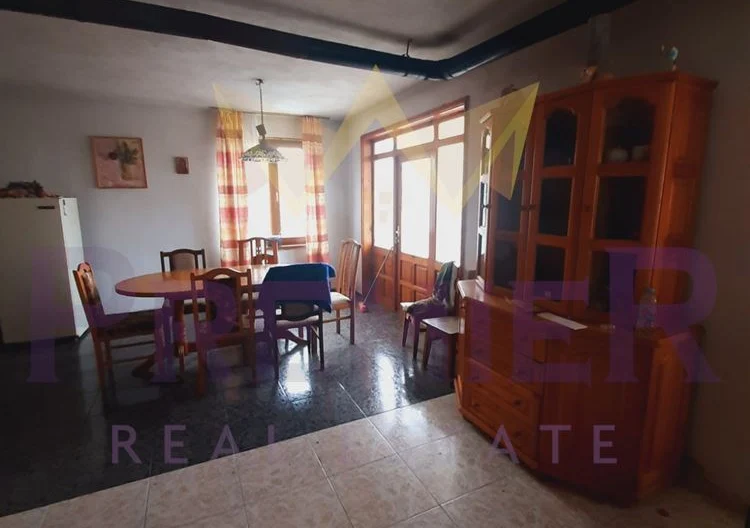 Къща на три етажа с.Долище - - снимка 15 - Имоти Премиер