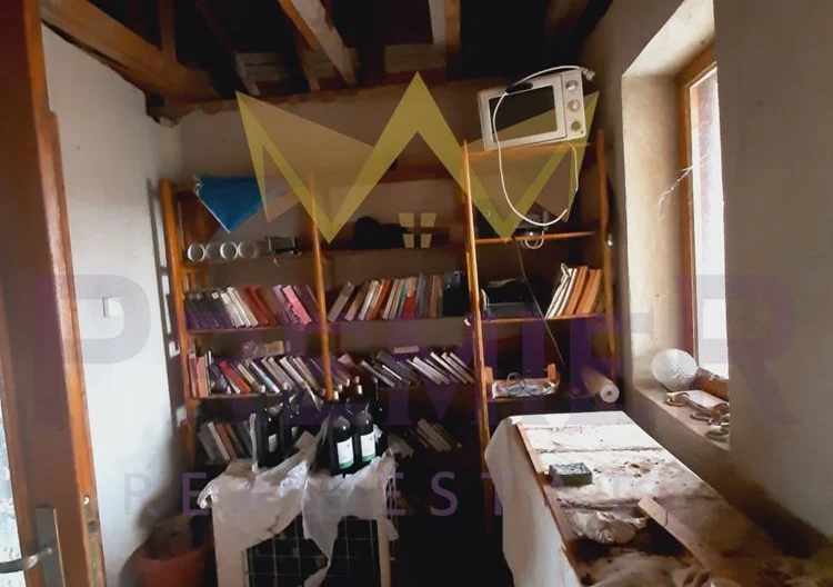 Къща на три етажа с.Долище - - снимка 23 - Имоти Премиер