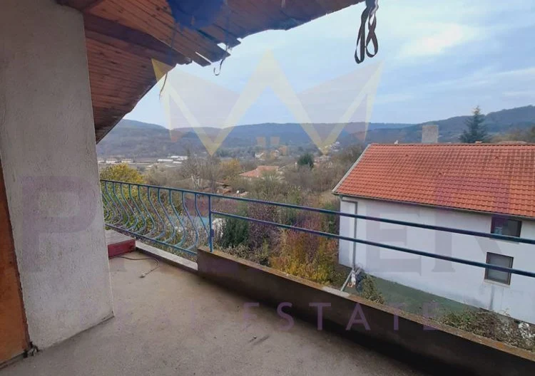 Къща на три етажа с.Долище - - снимка 24 - Имоти Премиер