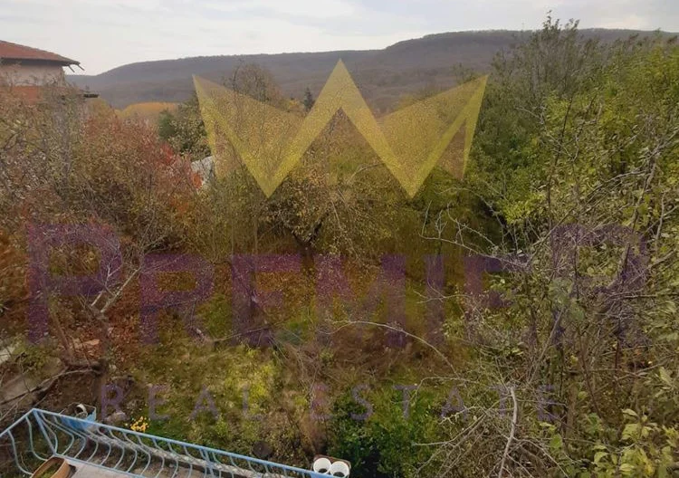 Къща на три етажа с.Долище - - снимка 25 - Имоти Премиер