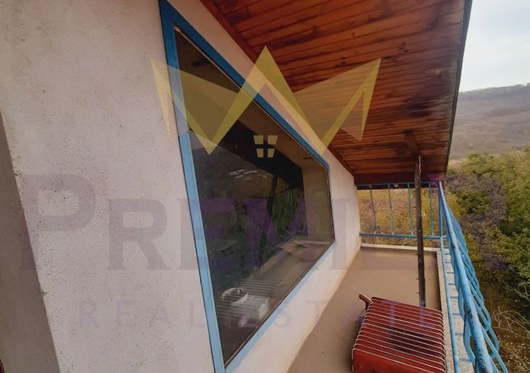 Къща на три етажа с.Долище - - снимка 29 - Имоти Премиер