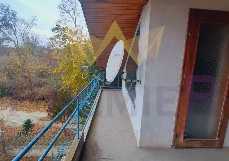 Къща на три етажа с.Долище - - снимка 30 - Имоти Премиер