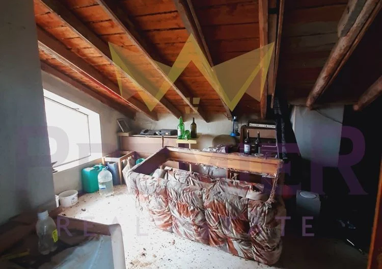 Къща на три етажа с.Долище - - снимка 31 - Имоти Премиер