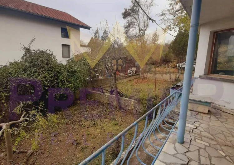 Къща на три етажа с.Долище - - снимка 33 - Имоти Премиер