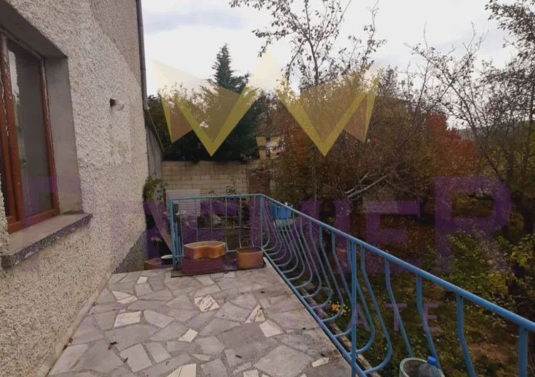 Къща на три етажа с.Долище - - снимка 35 - Имоти Премиер