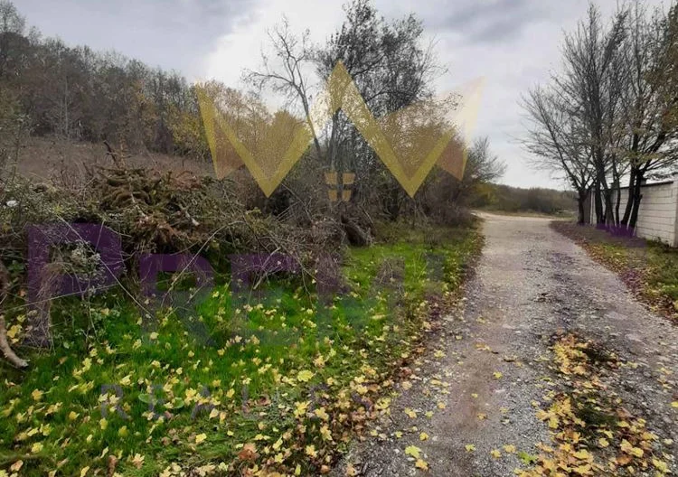 Къща на три етажа с.Долище - - снимка 38 - Имоти Премиер