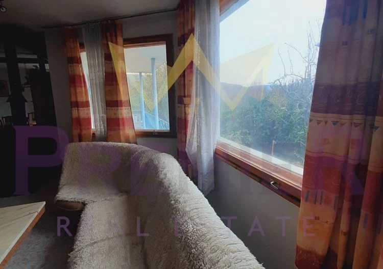 Къща на три етажа с.Долище - - снимка 4 - Имоти Премиер