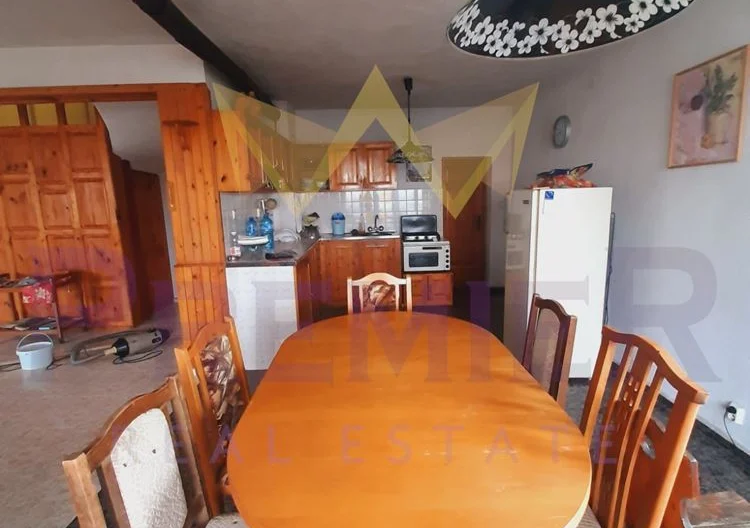 Къща на три етажа с.Долище - - снимка 8 - Имоти Премиер