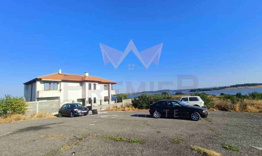 Къща с 180° панорамна гледка към язовир, на 5 мин. от Меден рудник - - снимка 1 - Имоти Премиер