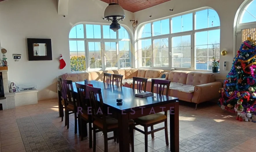 Къща с басейн  в с.Куманово, обл. Варна -  - снимка 10 - Имоти Премиер