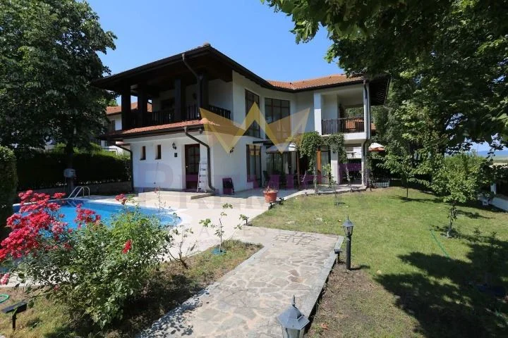 🏡 КЪЩА С ЧАСТЕН БАСЕЙН И ДВОР НА 5 КМ ОТ МОРЕТО -  - снимка 1 - Имоти Премиер