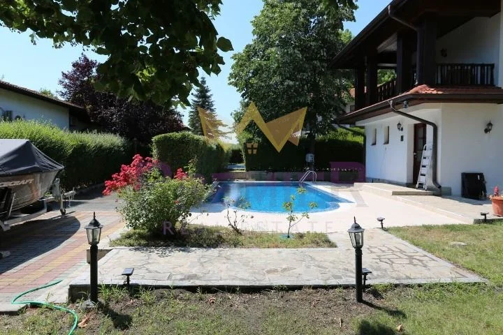 🏡 КЪЩА С ЧАСТЕН БАСЕЙН И ДВОР НА 5 КМ ОТ МОРЕТО -  - снимка 2 - Имоти Премиер