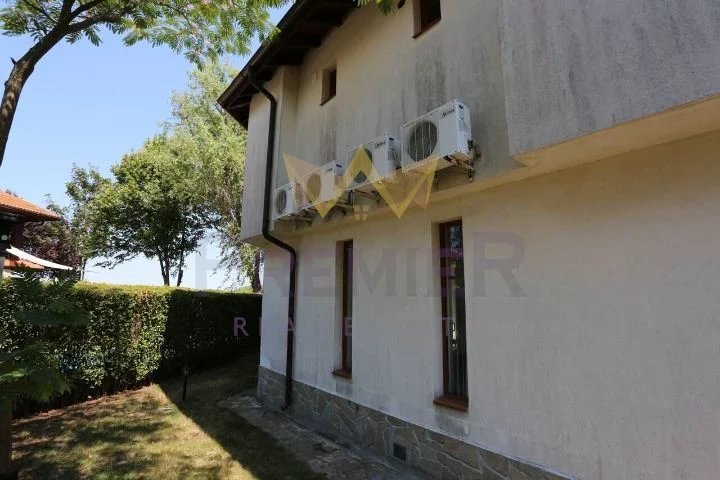 🏡 КЪЩА С ЧАСТЕН БАСЕЙН И ДВОР НА 5 КМ ОТ МОРЕТО -  - снимка 22 - Имоти Премиер