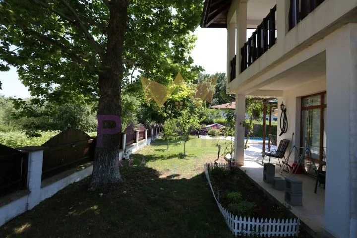 🏡 КЪЩА С ЧАСТЕН БАСЕЙН И ДВОР НА 5 КМ ОТ МОРЕТО -  - снимка 4 - Имоти Премиер