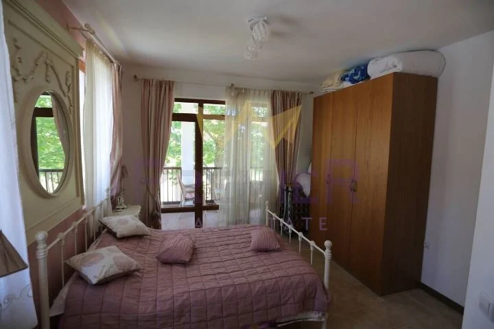 🏡 КЪЩА С ЧАСТЕН БАСЕЙН И ДВОР НА 5 КМ ОТ МОРЕТО -  - снимка 8 - Имоти Премиер