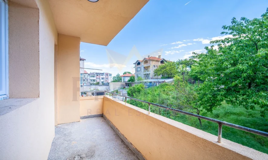 Къща с четири самостоятелни жилища, двор и паркоместа в кв. Виница, ул. Кастрица. -  - снимка 12 - Имоти Премиер