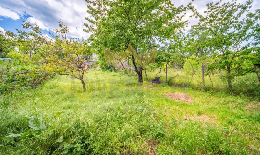Къща с четири самостоятелни жилища, двор и паркоместа в кв. Виница, ул. Кастрица. -  - снимка 16 - Имоти Премиер