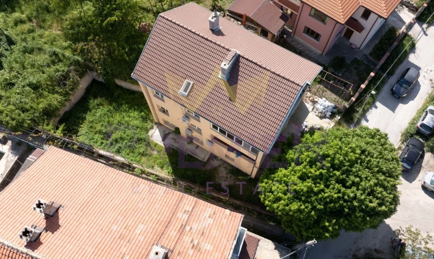 Къща с четири самостоятелни жилища, двор и паркоместа в кв. Виница, ул. Кастрица. -  - снимка 2 - Имоти Премиер