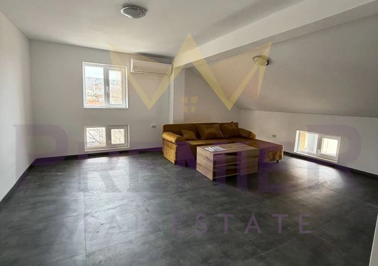 Къща с четири самостоятелни жилища, двор и паркоместа в кв. Виница, ул. Кастрица. -  - снимка 26 - Имоти Премиер