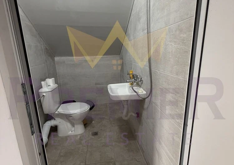 Къща с четири самостоятелни жилища, двор и паркоместа в кв. Виница, ул. Кастрица. -  - снимка 28 - Имоти Премиер