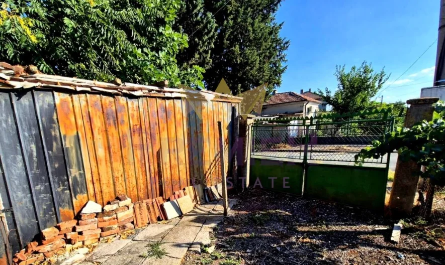 Къща с допълнителна постройка , гараж и двор в сърцето на гр. Камено -  - снимка 10 - Имоти Премиер